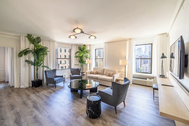 The Chicago Hotel Collection Ambassador Gold Coast