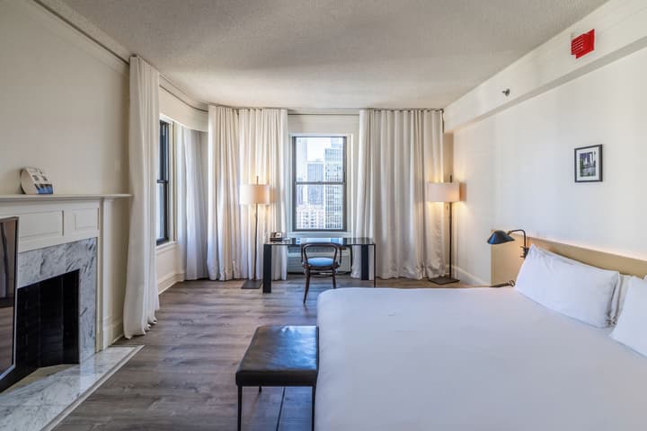 The Chicago Hotel Collection Ambassador Gold Coast