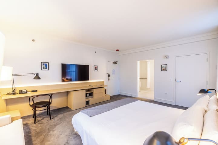 The Chicago Hotel Collection Ambassador Gold Coast