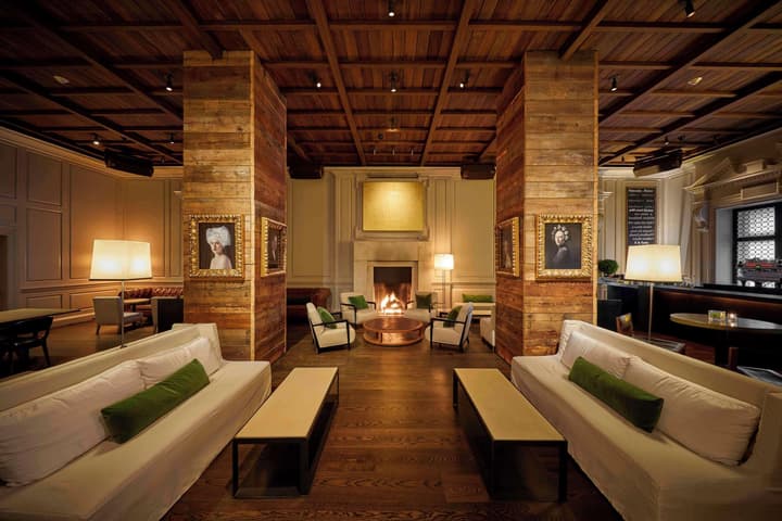 The Chicago Hotel Collection Ambassador Gold Coast