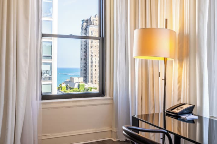 The Chicago Hotel Collection Ambassador Gold Coast