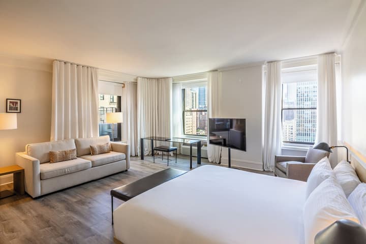 The Chicago Hotel Collection Ambassador Gold Coast
