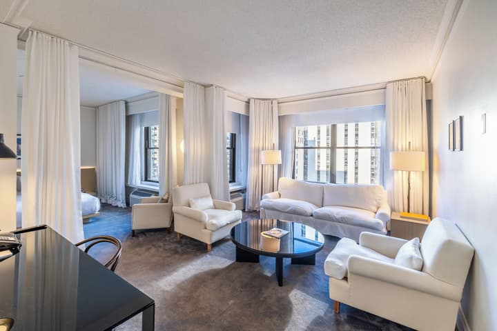 The Chicago Hotel Collection Ambassador Gold Coast
