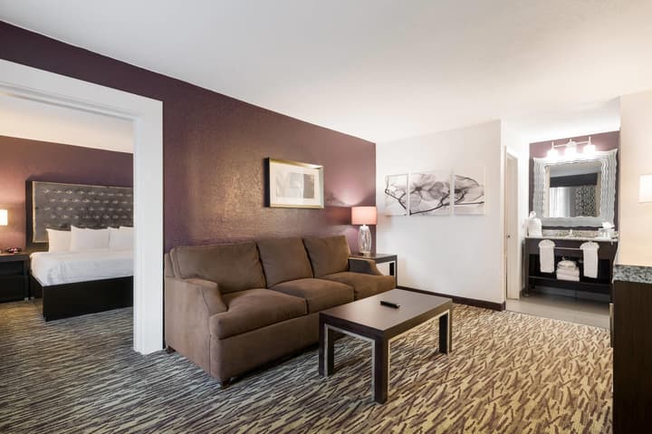 Clarion Inn & Suites Across From Universal Orlando Resort