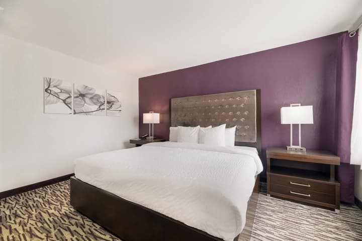 Clarion Inn & Suites Across From Universal Orlando Resort