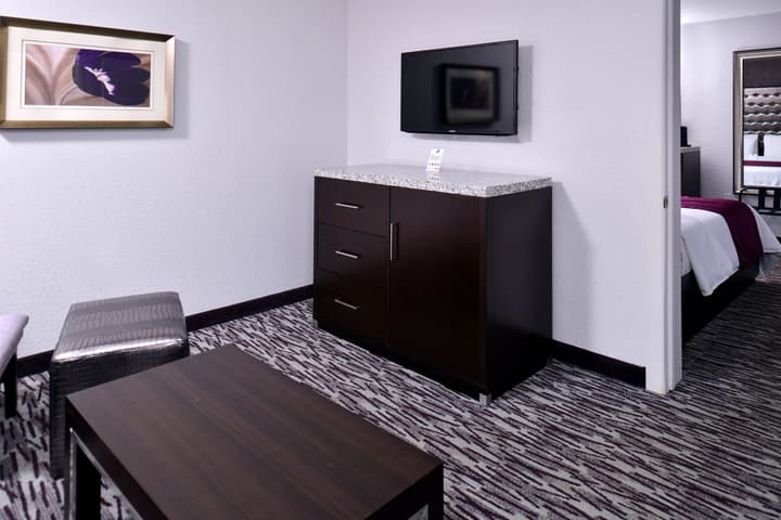 Clarion Inn & Suites Across From Universal Orlando Resort