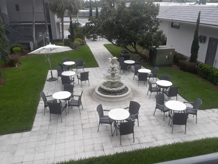 Clarion Inn & Suites Across From Universal Orlando Resort