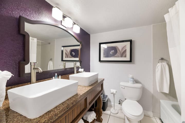 Clarion Inn & Suites Across From Universal Orlando Resort