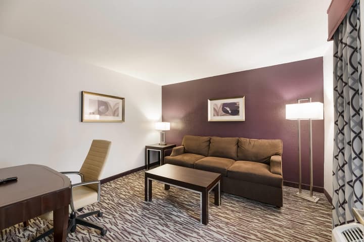 Clarion Inn & Suites Across From Universal Orlando Resort