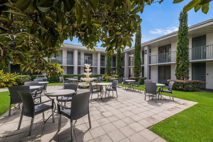 Clarion Inn & Suites Across From Universal Orlando Resort