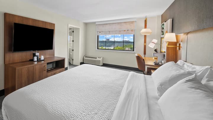 Holiday Inn Niagara Falls State Park Entry by IHG