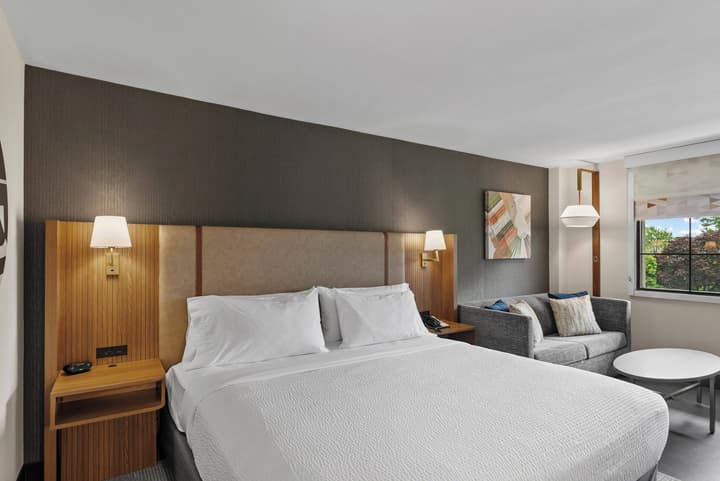 Holiday Inn Niagara Falls State Park Entry by IHG