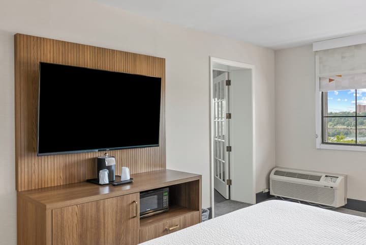 Holiday Inn Niagara Falls State Park Entry by IHG