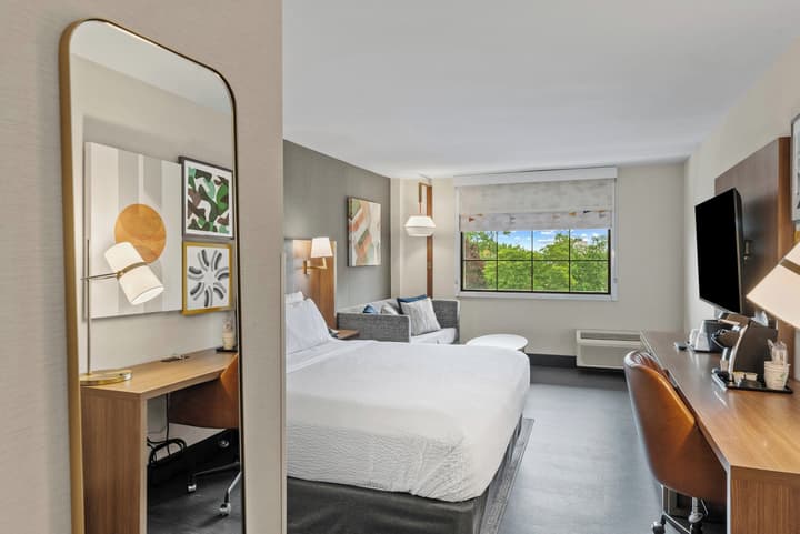 Holiday Inn Niagara Falls State Park Entry by IHG