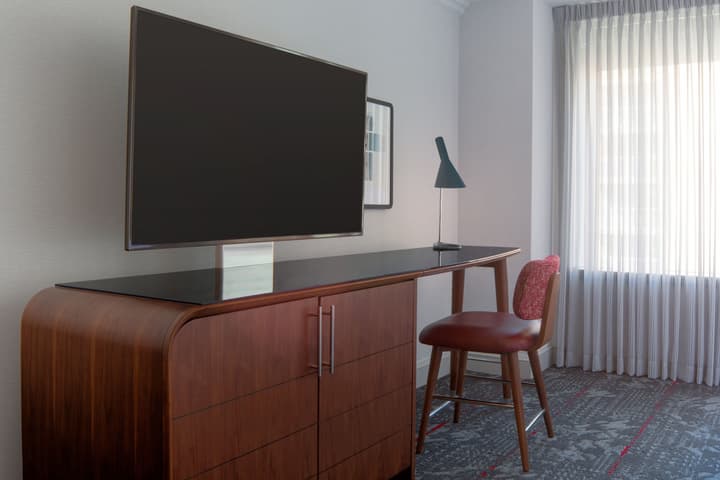 Le Meridien Washington, D.C., The Madison