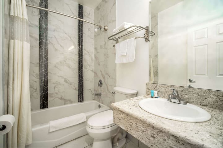 Rodeway Inn & Suites Pasadena