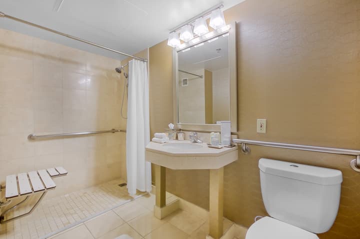 Omni Los Angeles Hotel at California Plaza