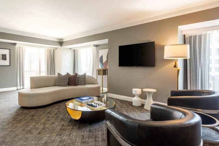 Omni Los Angeles Hotel at California Plaza