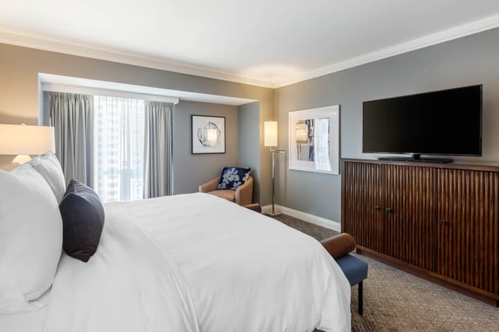 Omni Los Angeles Hotel at California Plaza