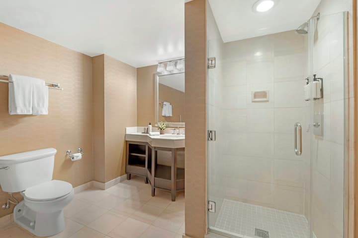Omni Los Angeles Hotel at California Plaza