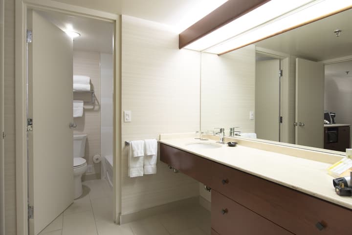 Cambridge Suites Toronto