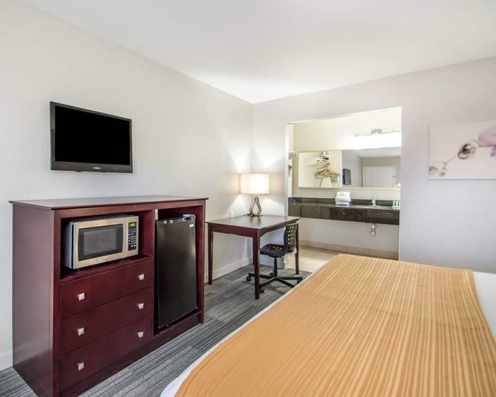 Quality Inn & Suites By the Parks