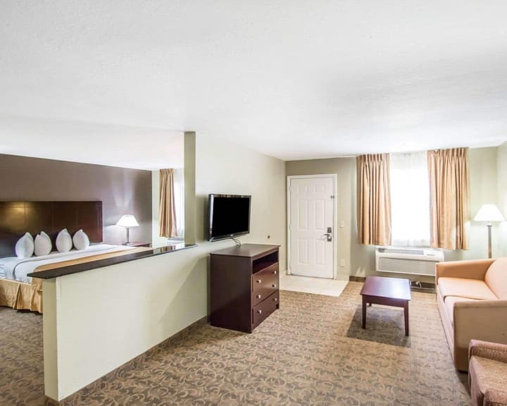 Quality Inn & Suites By the Parks