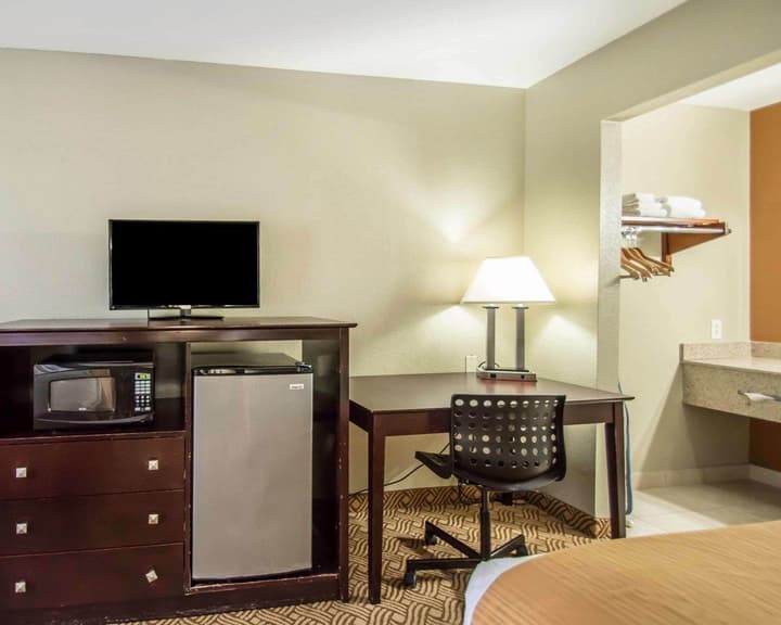 Quality Inn & Suites By the Parks