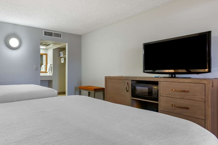 Best Western Plus King's Inn & Suites