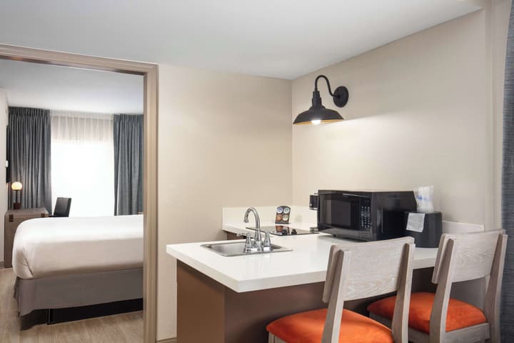 Best Western Plus King's Inn & Suites