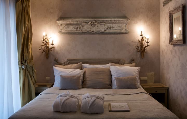 Hôtel Chateaubriand Champs Elysées