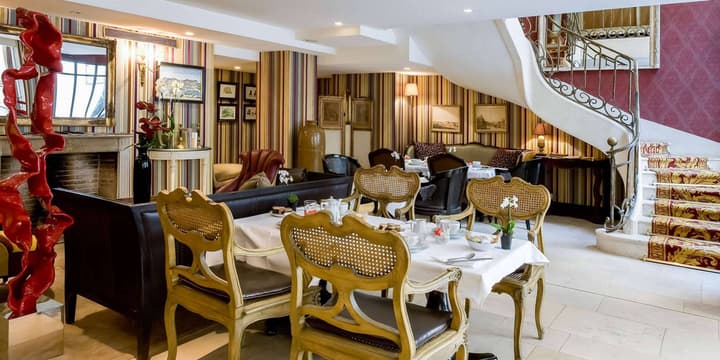 Hôtel Chateaubriand Champs Elysées