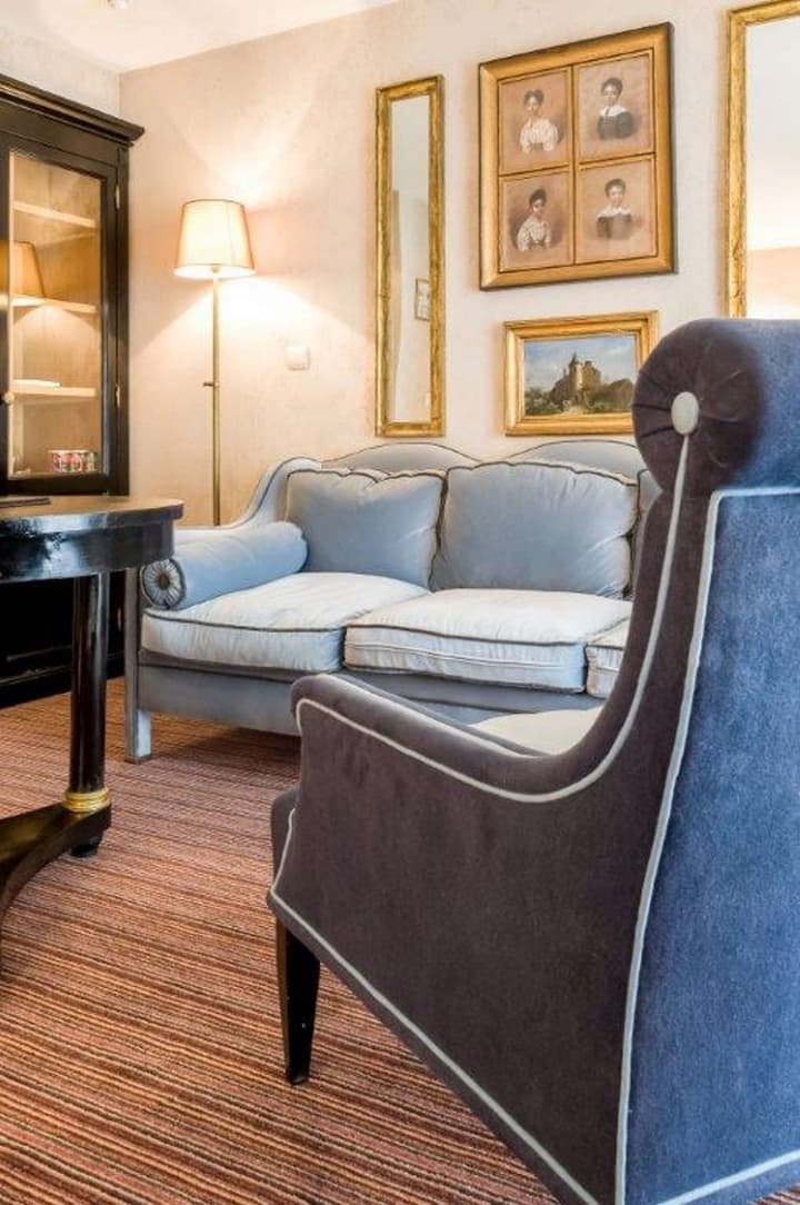Hôtel Chateaubriand Champs Elysées