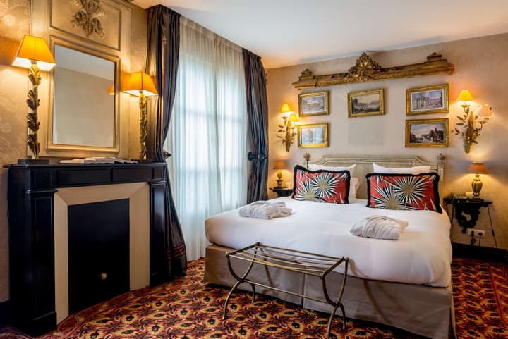 Hôtel Chateaubriand Champs Elysées