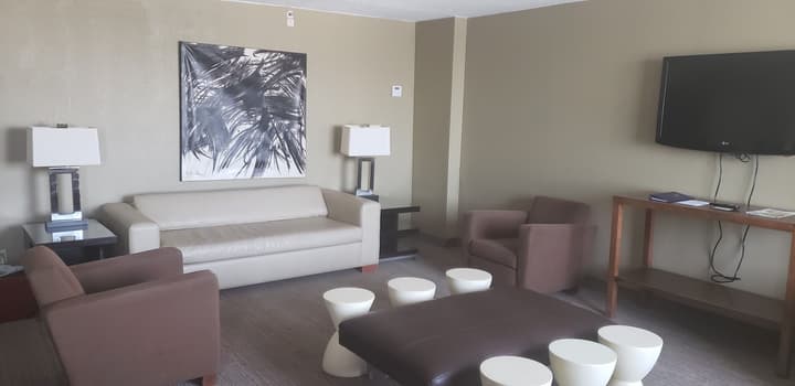 DoubleTree by Hilton St. Louis - Westport