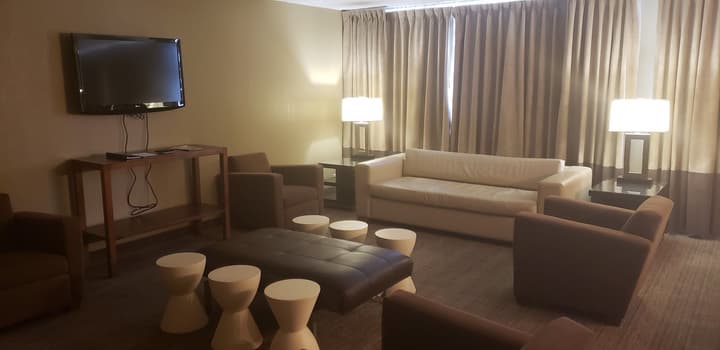 DoubleTree by Hilton St. Louis - Westport
