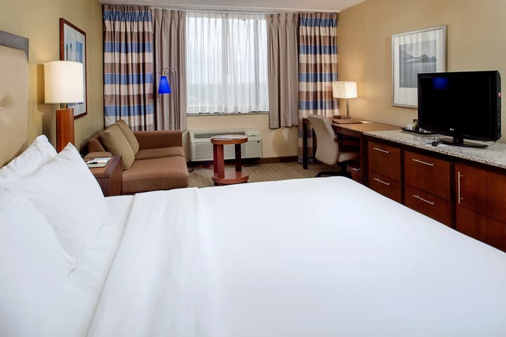 DoubleTree by Hilton St. Louis - Westport