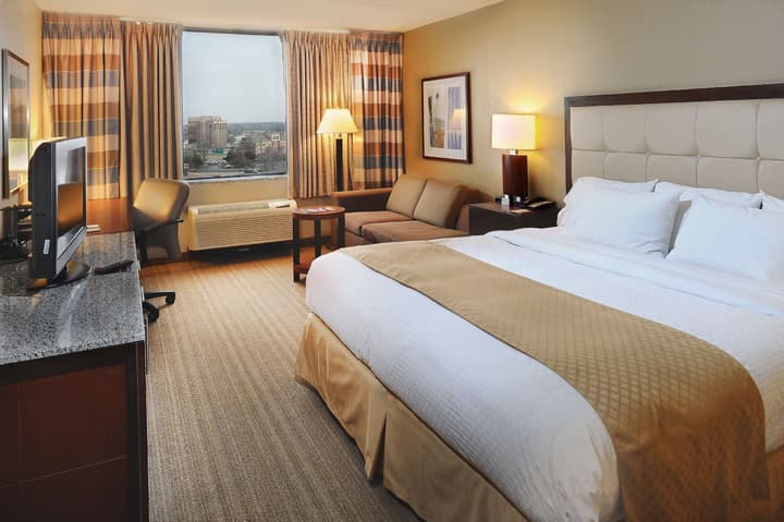 DoubleTree by Hilton St. Louis - Westport