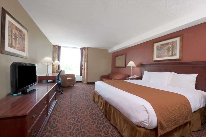 Ramada by Wyndham Niagara Falls/Fallsview