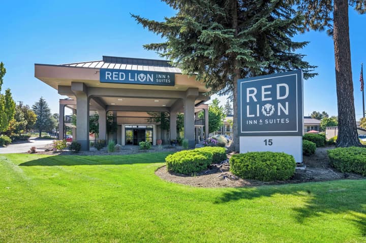 Red Lion Inn & Suites Deschutes River Bend