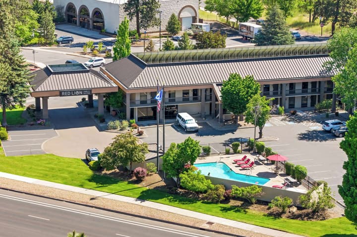 Red Lion Inn & Suites Deschutes River Bend