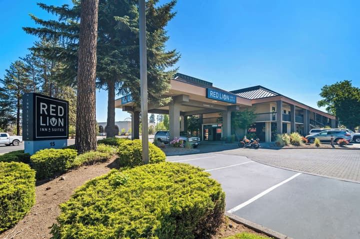 Red Lion Inn & Suites Deschutes River Bend