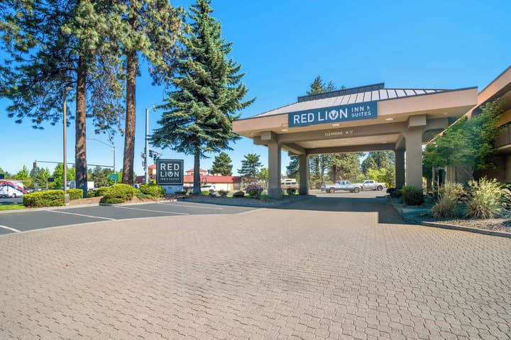 Red Lion Inn & Suites Deschutes River Bend