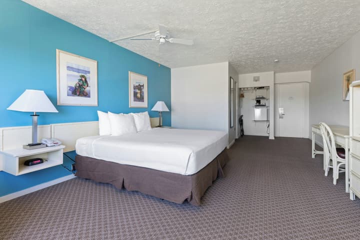 Maui Seaside Hotel