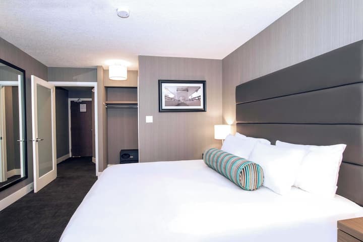 Sandman Signature Calgary Downtown Hotel