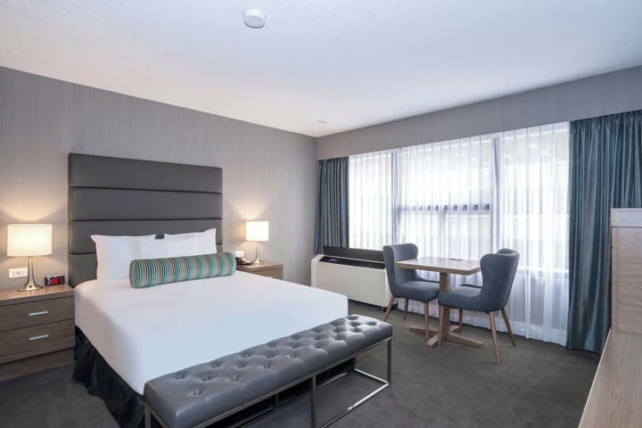 Sandman Signature Calgary Downtown Hotel