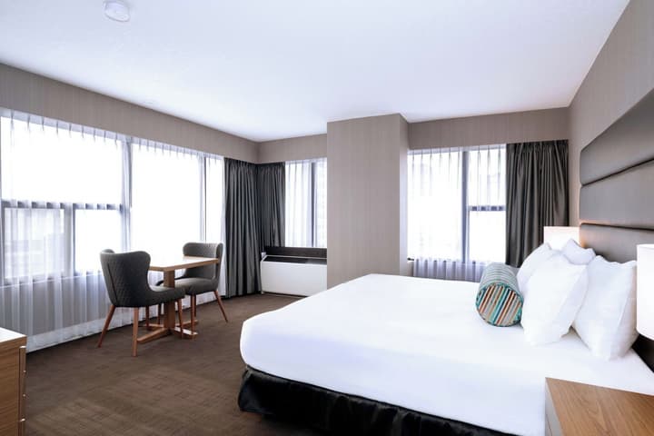 Sandman Signature Calgary Downtown Hotel