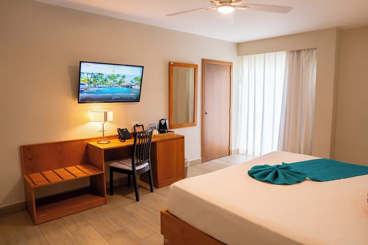 Coral Costa Caribe Beach Resort - All Inclusive