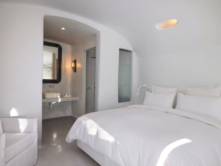 Mykonos Blu, A Resort to Live