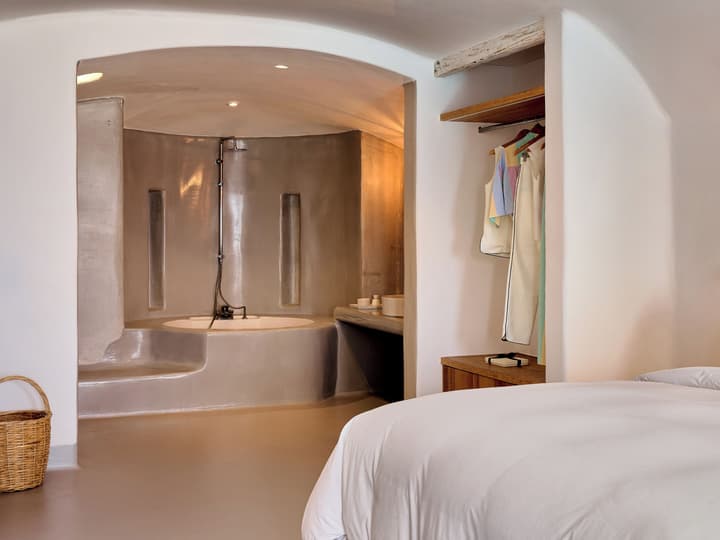 Mykonos Blu, A Resort to Live